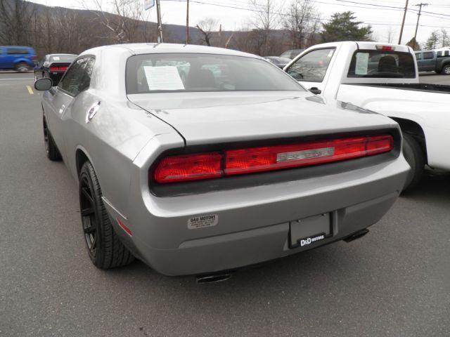 2014 Gray Dodge Challenger SXT (2C3CDYAG2EH) with an 3.6L V6 engine, AT transmission, located at 15520 McMullen Hwy SW, Belair, MD, 21502, (301) 729-3700, 39.581375, -78.846451 - Photo#4