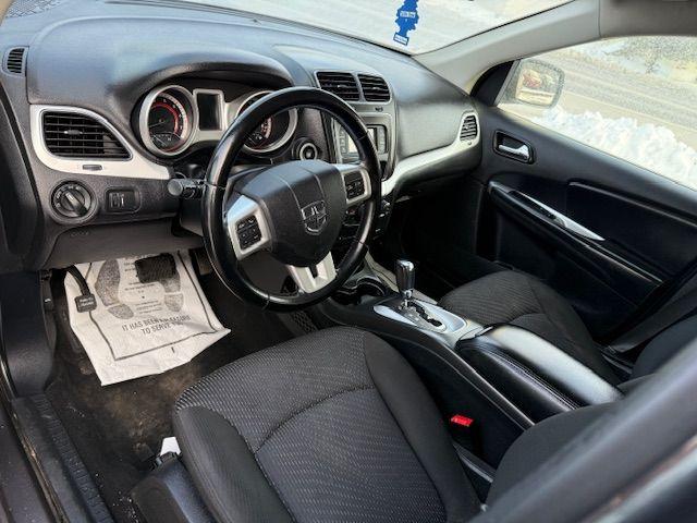 2020 GRAY Dodge Journey SE Value (3C4PDCAB4LT) with an 2.4L L4 engine, AT transmission, located at 19521 New George's Creek Rd SW, Barton, MD, 21521, (301) 463-2404, 39.524323, -79.017906 - Photo#4