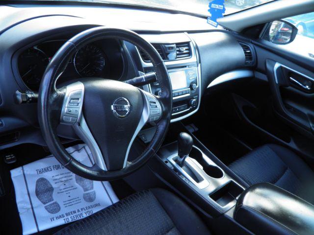 2017 GRAY Nissan Altima 2.5 SV (1N4AL3AP6HC) with an 2.5 L4 engine, AT transmission, located at 19521 New George's Creek Rd SW, Barton, MD, 21521, (301) 463-2404, 39.524323, -79.017906 - Photo#2