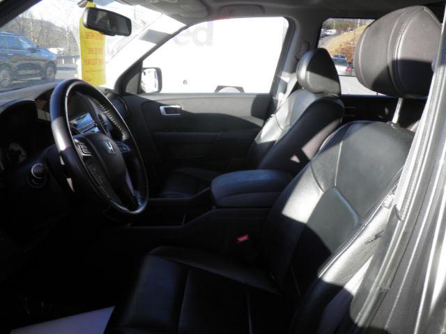 2013 Gray Honda Pilot EX-L (5FNYF4H5XDB) with an 3.5L V6 engine, AT transmission, located at 15520 McMullen Hwy SW, Belair, MD, 21502, (301) 729-3700, 39.581375, -78.846451 - Photo#1