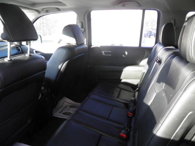 2013 Gray Honda Pilot EX-L (5FNYF4H5XDB) with an 3.5L V6 engine, AT transmission, located at 15520 McMullen Hwy SW, Belair, MD, 21502, (301) 729-3700, 39.581375, -78.846451 - Photo#3