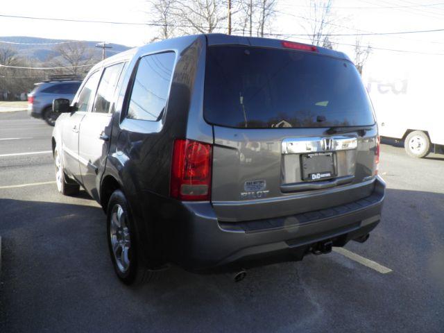 2013 Gray Honda Pilot EX-L (5FNYF4H5XDB) with an 3.5L V6 engine, AT transmission, located at 15520 McMullen Hwy SW, Belair, MD, 21502, (301) 729-3700, 39.581375, -78.846451 - Photo#6
