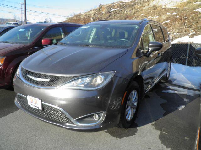 photo of 2018 Chrysler Pacifica Touring L