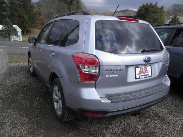 2014 GRAY Subaru Forester 2.5i Premium (JF2SJAEC0EH) with an 2.5 L4 engine, CVT transmission, located at 19521 New George's Creek Rd SW, Barton, MD, 21521, (301) 463-2404, 39.524323, -79.017906 - Photo#5