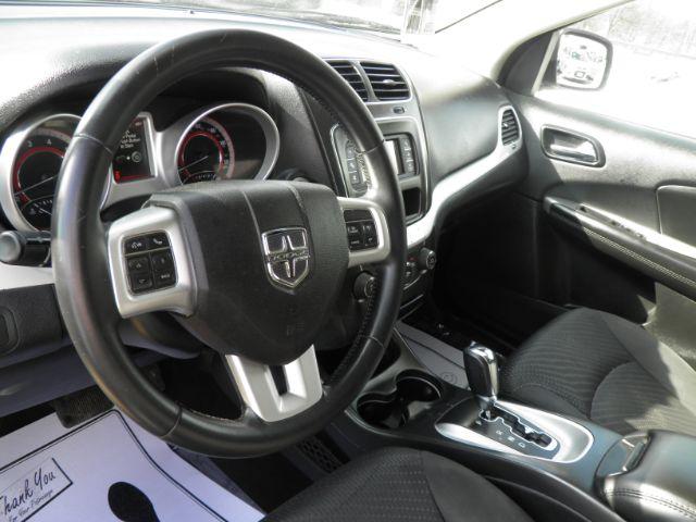 2018 gray Dodge Journey SE (3C4PDCAB5JT) with an 2.4L I4 engine, AT transmission, located at 15520 McMullen Hwy SW, Belair, MD, 21502, (301) 729-3700, 39.581375, -78.846451 - Photo#2