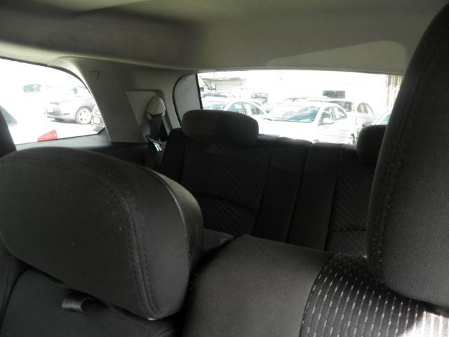 2018 gray Dodge Journey SE (3C4PDCAB5JT) with an 2.4L I4 engine, AT transmission, located at 15520 McMullen Hwy SW, Belair, MD, 21502, (301) 729-3700, 39.581375, -78.846451 - Photo#4