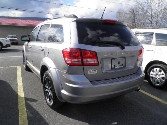 2018 gray Dodge Journey SE (3C4PDCAB5JT) with an 2.4L I4 engine, AT transmission, located at 15520 McMullen Hwy SW, Belair, MD, 21502, (301) 729-3700, 39.581375, -78.846451 - Photo#6