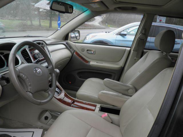 2007 GOLD Toyota Highlander V6 | Sport V6 | Limited V6 (JTEEP21A370) with an 3.3L V6 engine, AT transmission, located at 15520 McMullen Hwy SW, Belair, MD, 21502, (301) 729-3700, 39.581375, -78.846451 - Photo#1