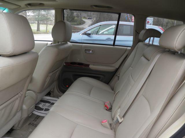 2007 GOLD Toyota Highlander V6 | Sport V6 | Limited V6 (JTEEP21A370) with an 3.3L V6 engine, AT transmission, located at 15520 McMullen Hwy SW, Belair, MD, 21502, (301) 729-3700, 39.581375, -78.846451 - Photo#3