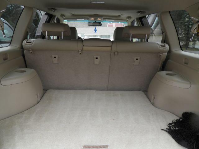 2007 GOLD Toyota Highlander V6 | Sport V6 | Limited V6 (JTEEP21A370) with an 3.3L V6 engine, AT transmission, located at 15520 McMullen Hwy SW, Belair, MD, 21502, (301) 729-3700, 39.581375, -78.846451 - Photo#4