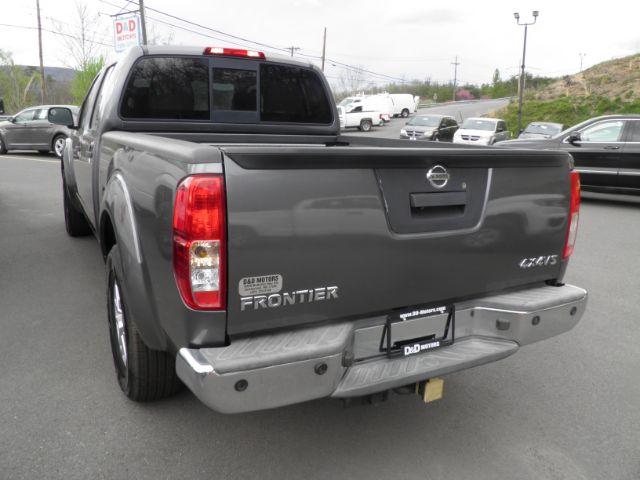 2016 GRAY Nissan Frontier SV (1N6AD0FV1GN) with an 4.0 V6 engine, located at 15520 McMullen Hwy SW, Belair, MD, 21502, (301) 729-3700, 39.581375, -78.846451 - Photo#4