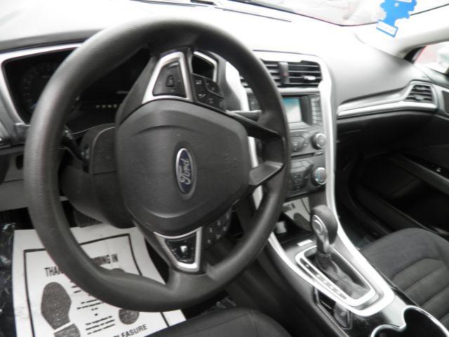 2014 SILVER Ford Fusion SE (3FA6P0H73ER) with an 2.5 L4 engine, AT transmission, located at 19521 New George's Creek Rd SW, Barton, MD, 21521, (301) 463-2404, 39.524323, -79.017906 - Photo#2