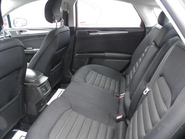 2014 SILVER Ford Fusion SE (3FA6P0H73ER) with an 2.5 L4 engine, AT transmission, located at 19521 New George's Creek Rd SW, Barton, MD, 21521, (301) 463-2404, 39.524323, -79.017906 - Photo#3