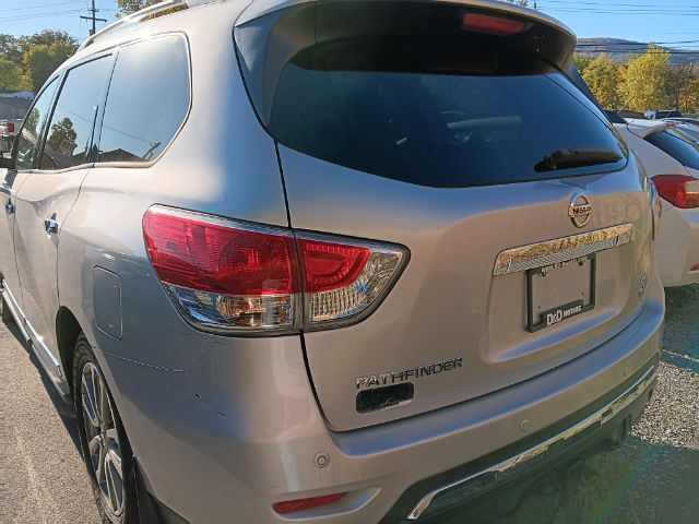 2014 SILVER Nissan Pathfinder SL (5N1AR2MM7EC) with an 3.5L V6 engine, AT transmission, located at 15520 McMullen Hwy SW, Belair, MD, 21502, (301) 729-3700, 39.581375, -78.846451 - Photo#5