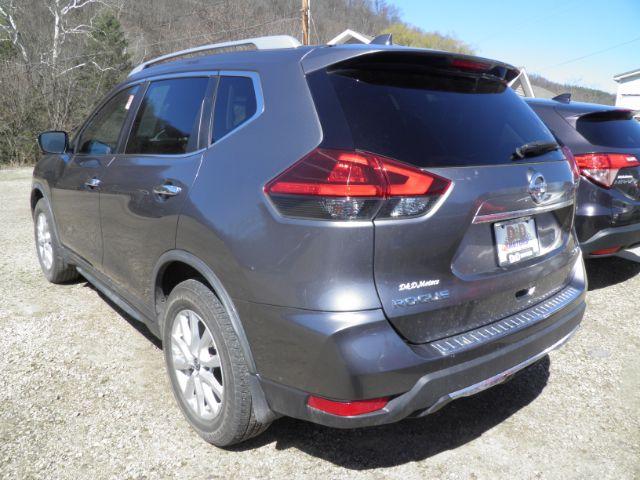 2018 GRAY Nissan Rogue SV (JN8AT2MV3JW) with an 2.5 L4 engine, AT transmission, located at 19521 New George's Creek Rd SW, Barton, MD, 21521, (301) 463-2404, 39.524323, -79.017906 - Photo#5