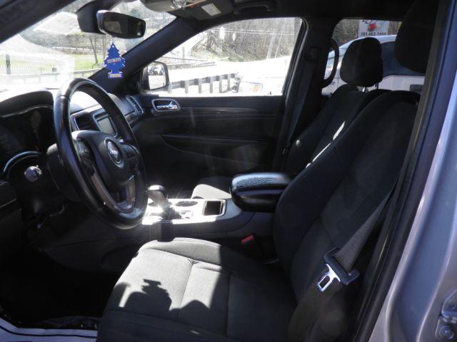 2017 SILVER Jeep Grand Cherokee Laredo 4x4 (1C4RJFAG3HC) with an 3.6L V6 engine, AT transmission, located at 19521 New George's Creek Rd SW, Barton, MD, 21521, (301) 463-2404, 39.524323, -79.017906 - Photo#1