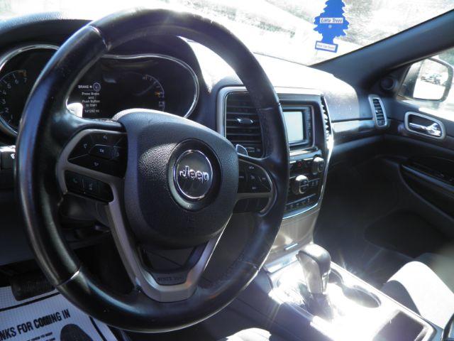 2017 SILVER Jeep Grand Cherokee Laredo 4x4 (1C4RJFAG3HC) with an 3.6L V6 engine, AT transmission, located at 19521 New George's Creek Rd SW, Barton, MD, 21521, (301) 463-2404, 39.524323, -79.017906 - Photo#2