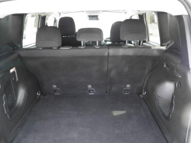 2019 WHITE Jeep Renegade Latitude FWD (ZACNJABB0KP) with an 2.4L L4 engine, located at 19521 New George's Creek Rd SW, Barton, MD, 21521, (301) 463-2404, 39.524323, -79.017906 - Photo#4