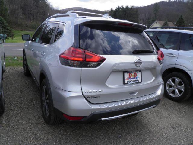 2017 SILVER Nissan Rogue SL (5N1AT2MV2HC) with an 2.5 L4 engine, located at 19521 New George's Creek Rd SW, Barton, MD, 21521, (301) 463-2404, 39.524323, -79.017906 - Photo#5