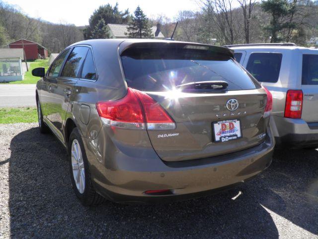 2012 GOLD Toyota Venza LE | XLE (4T3BA3BB7CU) with an 2.7 L4 engine, CVT transmission, located at 19521 New George's Creek Rd SW, Barton, MD, 21521, (301) 463-2404, 39.524323, -79.017906 - Photo#5