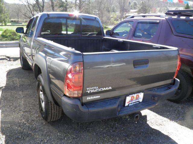 2015 GRAY Toyota Tacoma SR (5TFUX4EN1FX) with an 2.4L L4 engine, located at 19521 New George's Creek Rd SW, Barton, MD, 21521, (301) 463-2404, 39.524323, -79.017906 - Photo#4