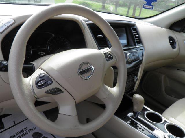 2014 Nissan Pathfinder S (5N1AR2MM5EC) with an 3.5l V6 engine, AT transmission, located at 19521 New George's Creek Rd SW, Barton, MD, 21521, (301) 463-2404, 39.524323, -79.017906 - Photo#2