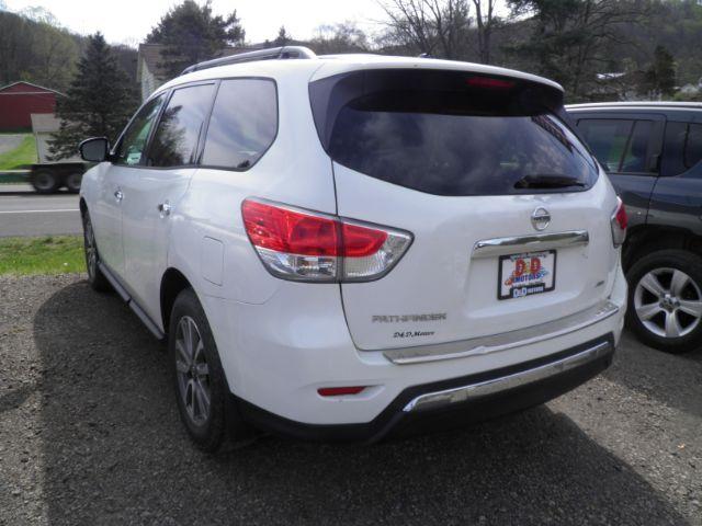 2014 Nissan Pathfinder S (5N1AR2MM5EC) with an 3.5l V6 engine, AT transmission, located at 19521 New George's Creek Rd SW, Barton, MD, 21521, (301) 463-2404, 39.524323, -79.017906 - Photo#5