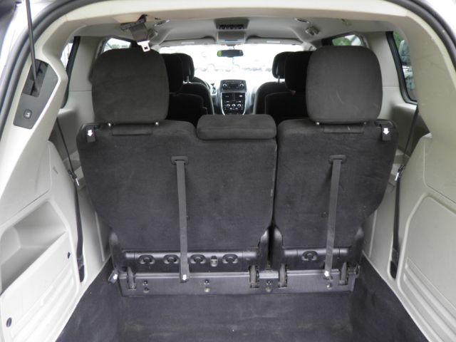 2015 SILVER Dodge Grand Caravan SXT (2C4RDGCG5FR) with an 3.5L V6 engine, AT transmission, located at 19521 New George's Creek Rd SW, Barton, MD, 21521, (301) 463-2404, 39.524323, -79.017906 - Photo#4