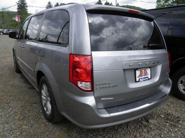 2015 SILVER Dodge Grand Caravan SXT (2C4RDGCG5FR) with an 3.5L V6 engine, AT transmission, located at 19521 New George's Creek Rd SW, Barton, MD, 21521, (301) 463-2404, 39.524323, -79.017906 - Photo#5