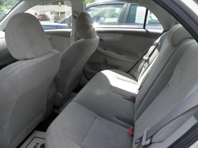 2009 SILVER Toyota Corolla LE | XLE | S (JTDBL40E699) with an 1.8L L4 engine, CVT transmission, located at 19521 New George's Creek Rd SW, Barton, MD, 21521, (301) 463-2404, 39.524323, -79.017906 - Photo#3
