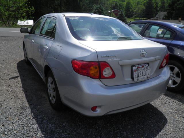 2009 SILVER Toyota Corolla LE | XLE | S (JTDBL40E699) with an 1.8L L4 engine, CVT transmission, located at 19521 New George's Creek Rd SW, Barton, MD, 21521, (301) 463-2404, 39.524323, -79.017906 - Photo#4