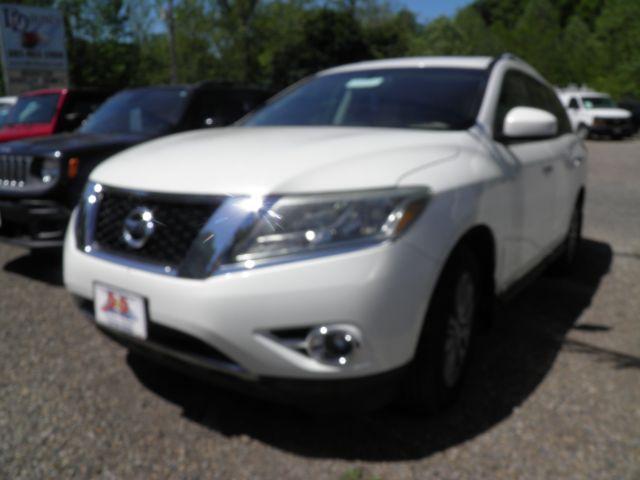 photo of 2014 Nissan Pathfinder SL
