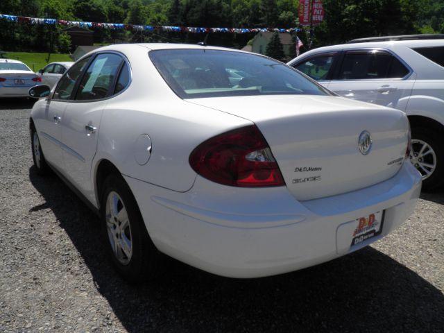 2006 WHITE Buick LaCrosse CX (2G4WC582X61) with an 3.8 V6 engine, AT transmission, located at 19521 New George's Creek Rd SW, Barton, MD, 21521, (301) 463-2404, 39.524323, -79.017906 - Photo#4