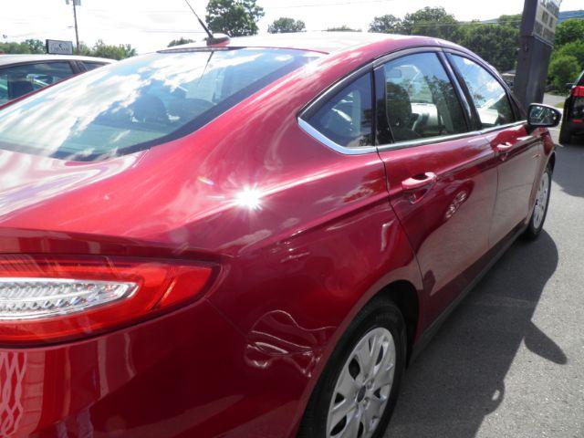 2014 RED Ford Fusion S (3FA6P0G75ER) with an 2.5 L4 engine, AT transmission, located at 15520 McMullen Hwy SW, Belair, MD, 21502, (301) 729-3700, 39.581375, -78.846451 - Photo#4