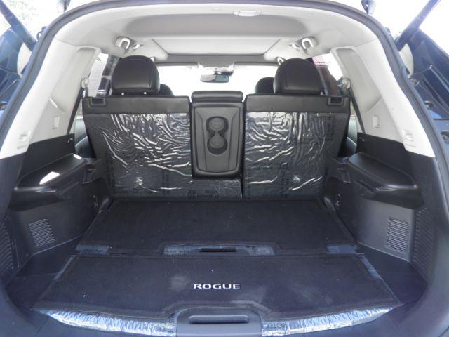 2017 WHITE Nissan Rogue SL (5N1AT2MV5HC) with an 2.5 L4 engine, AT transmission, located at 15520 McMullen Hwy SW, Belair, MD, 21502, (301) 729-3700, 39.581375, -78.846451 - Photo#4