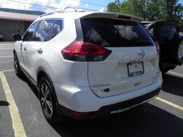 2017 WHITE Nissan Rogue SL (5N1AT2MV5HC) with an 2.5 L4 engine, AT transmission, located at 15520 McMullen Hwy SW, Belair, MD, 21502, (301) 729-3700, 39.581375, -78.846451 - Photo#5