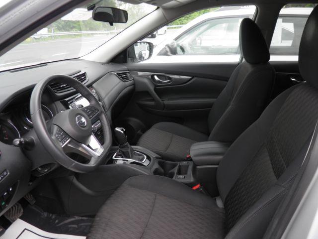2018 SILVER Nissan Rogue SV (5N1AT2MVXJC) with an 2.5 L4 engine, AT transmission, located at 15520 McMullen Hwy SW, Belair, MD, 21502, (301) 729-3700, 39.581375, -78.846451 - Photo#1