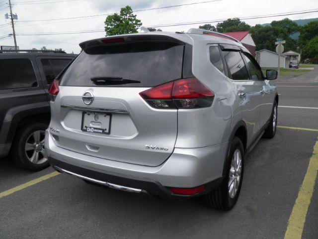 2018 SILVER Nissan Rogue SV (5N1AT2MVXJC) with an 2.5 L4 engine, AT transmission, located at 15520 McMullen Hwy SW, Belair, MD, 21502, (301) 729-3700, 39.581375, -78.846451 - Photo#5