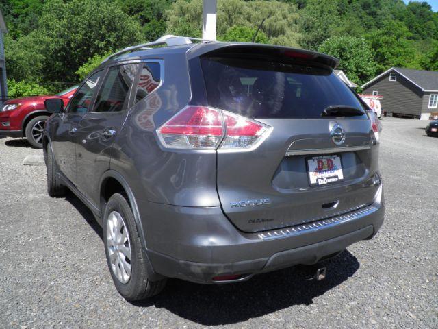 2016 GRAY Nissan Rogue S (KNMAT2MV9GP) with an 2.5 L4 engine, AT transmission, located at 19521 New George's Creek Rd SW, Barton, MD, 21521, (301) 463-2404, 39.524323, -79.017906 - Photo#5