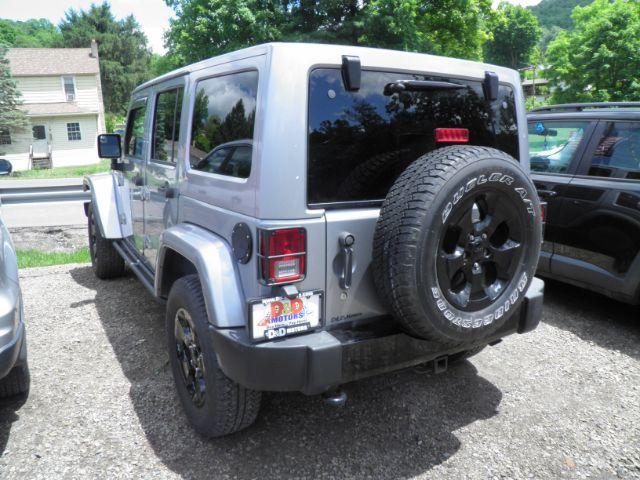 2015 SILVER Jeep Wrangler Unlimited Altitude (1C4BJWEG3FL) with an 3.6L V6 engine, located at 15520 McMullen Hwy SW, Belair, MD, 21502, (301) 729-3700, 39.581375, -78.846451 - Photo#5