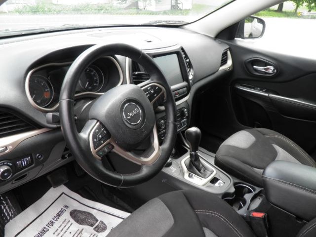 2014 BLUE Jeep Cherokee Latitude (1C4PJMCB3EW) with an 2.4L L4 engine, AT transmission, located at 19521 New George's Creek Rd SW, Barton, MD, 21521, (301) 463-2404, 39.524323, -79.017906 - Photo#2