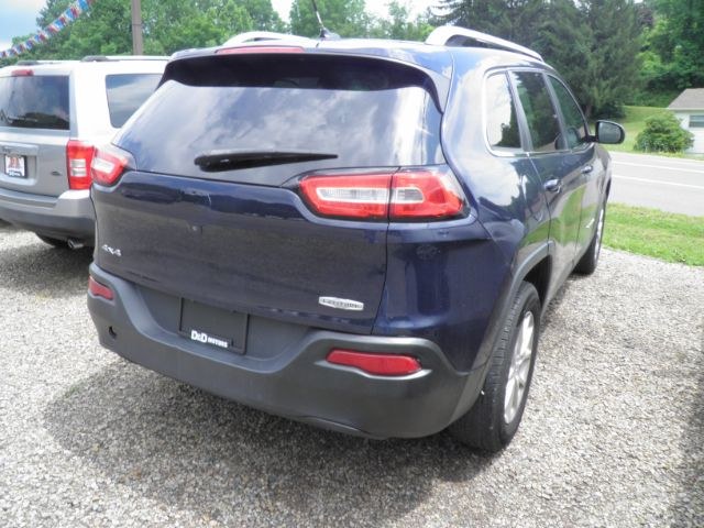 2014 BLUE Jeep Cherokee Latitude (1C4PJMCB3EW) with an 2.4L L4 engine, AT transmission, located at 19521 New George's Creek Rd SW, Barton, MD, 21521, (301) 463-2404, 39.524323, -79.017906 - Photo#5