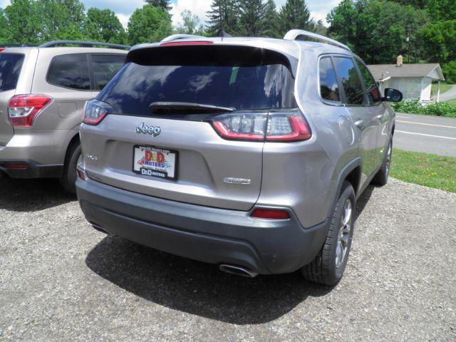 2019 GRAY Jeep Cherokee Latitude Plus 4x4 (1C4PJMLX5KD) with an 2.4L L4 engine, located at 19521 New George's Creek Rd SW, Barton, MD, 21521, (301) 463-2404, 39.524323, -79.017906 - Photo#5