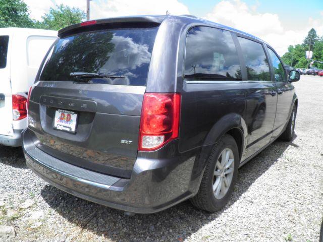 2019 GRAY Dodge Grand Caravan SXT (2C4RDGCG6KR) with an 3.6l V6 engine, AT transmission, located at 19521 New George's Creek Rd SW, Barton, MD, 21521, (301) 463-2404, 39.524323, -79.017906 - Photo#5