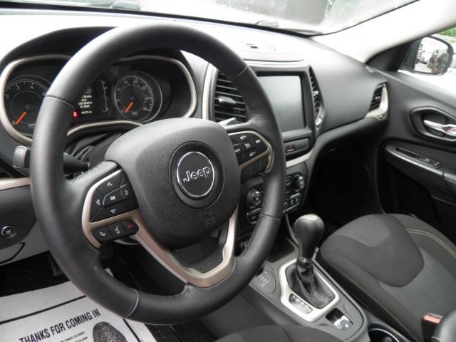 2015 WHITE Jeep Cherokee Latitude Altitude (1C4PJMCB8FW) with an 2.4L L4 engine, AT transmission, located at 15520 McMullen Hwy SW, Belair, MD, 21502, (301) 729-3700, 39.581375, -78.846451 - Photo#2
