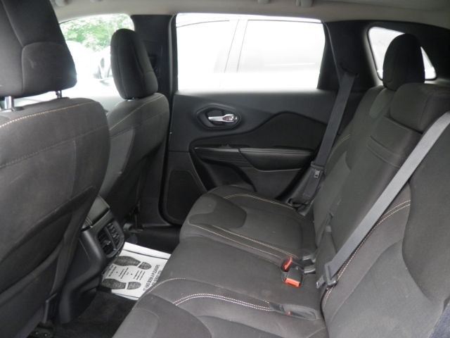 2015 WHITE Jeep Cherokee Latitude Altitude (1C4PJMCB8FW) with an 2.4L L4 engine, AT transmission, located at 15520 McMullen Hwy SW, Belair, MD, 21502, (301) 729-3700, 39.581375, -78.846451 - Photo#3
