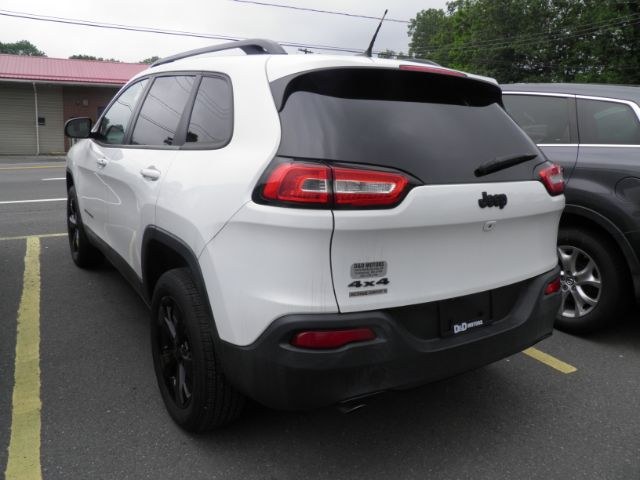 2015 WHITE Jeep Cherokee Latitude Altitude (1C4PJMCB8FW) with an 2.4L L4 engine, AT transmission, located at 15520 McMullen Hwy SW, Belair, MD, 21502, (301) 729-3700, 39.581375, -78.846451 - Photo#5