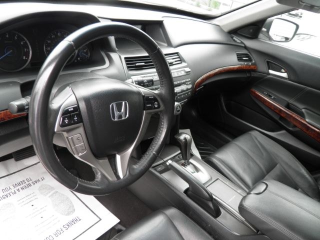 2012 WHITE Honda Crosstour EX-L (5J6TF2H50CL) with an 3.5L V6 engine, AT transmission, located at 19521 New George's Creek Rd SW, Barton, MD, 21521, (301) 463-2404, 39.524323, -79.017906 - Photo#2