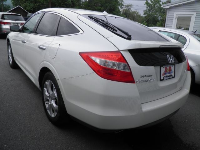 2012 WHITE Honda Crosstour EX-L (5J6TF2H50CL) with an 3.5L V6 engine, AT transmission, located at 19521 New George's Creek Rd SW, Barton, MD, 21521, (301) 463-2404, 39.524323, -79.017906 - Photo#5