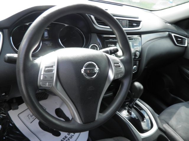 2015 SILVER Nissan Rogue SV (5N1AT2MV6FC) with an 2.5 L4 engine, AT transmission, located at 19521 New George's Creek Rd SW, Barton, MD, 21521, (301) 463-2404, 39.524323, -79.017906 - Photo#2